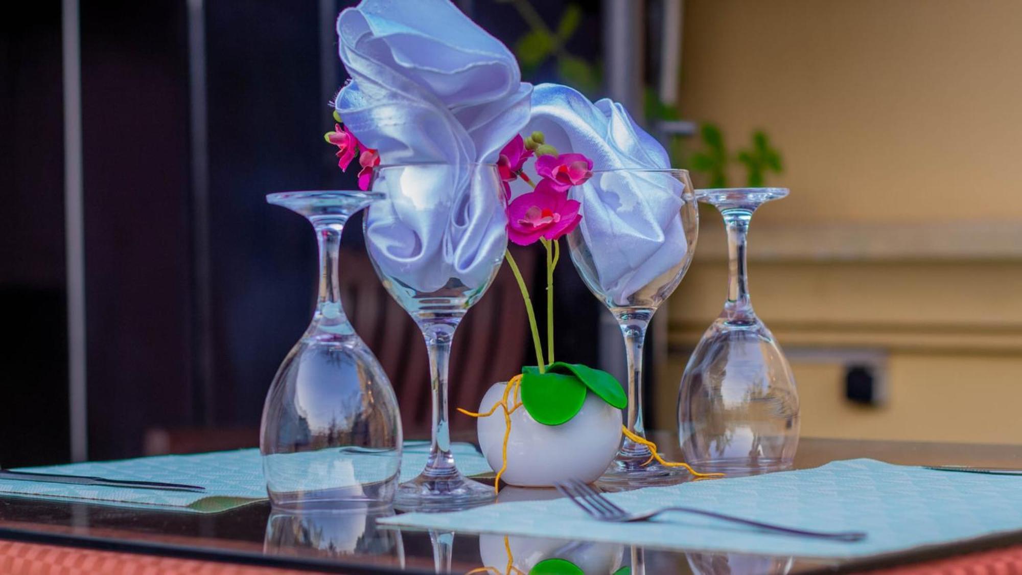 L'Address Hotel Cotonou Ngoại thất bức ảnh